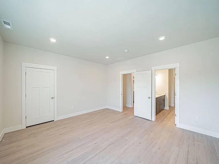351 E Lorene St — Photo 21