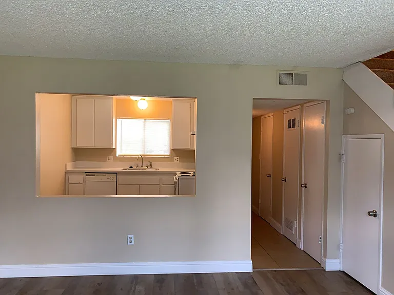 Micheli Court Apartments — Photo 5
