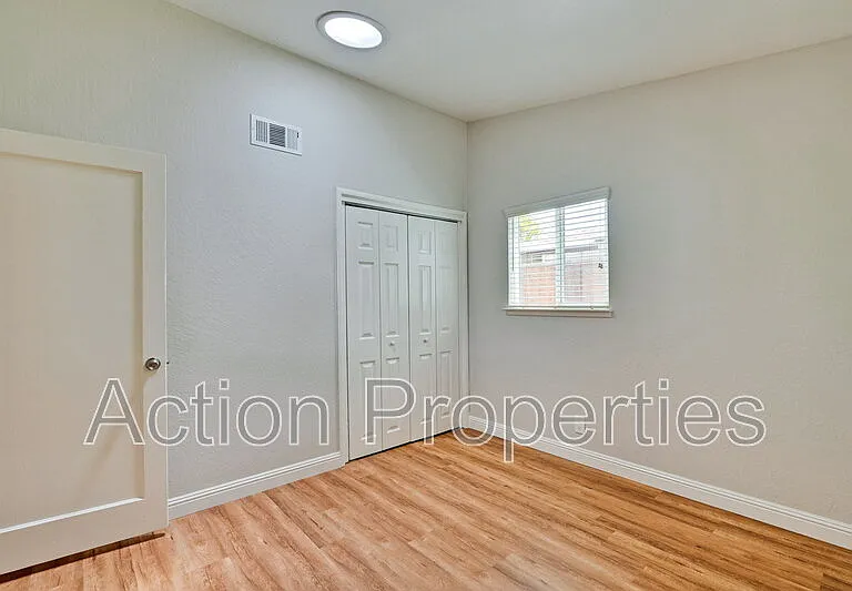 1125 Burgoyne St — Photo 21