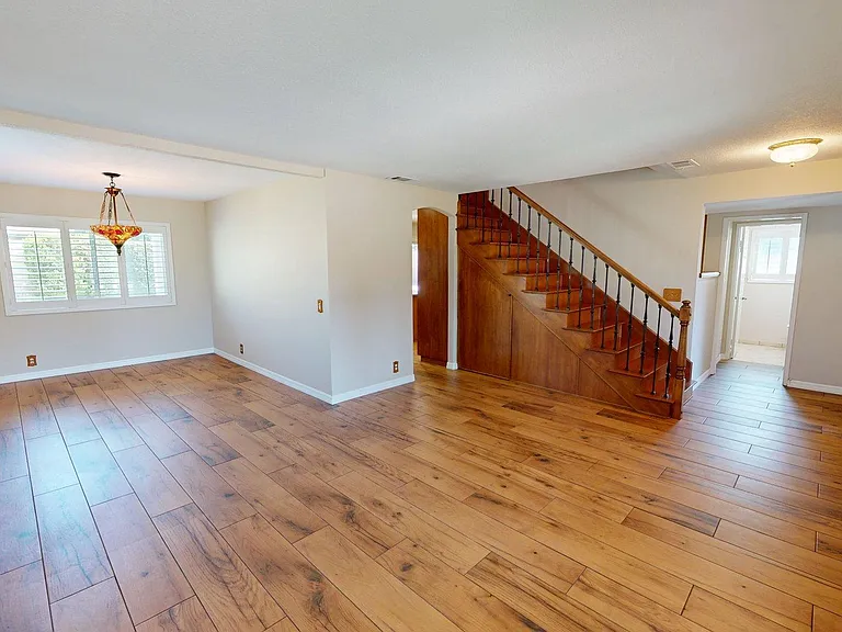 2431 Deerfield Ct — Photo 5