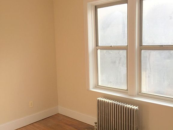 3rd image of 11841 Metropolitan Ave APT 4C