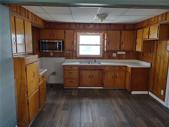 5th image of 220 Franklin Ave