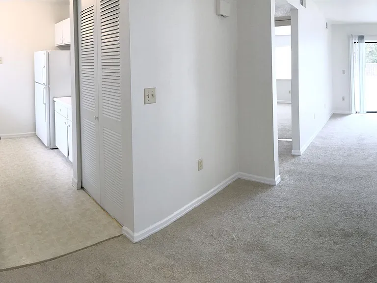 81 Fox Hill Ln — Photo 2
