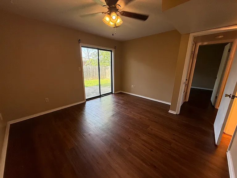 2624 W C St — Photo 10