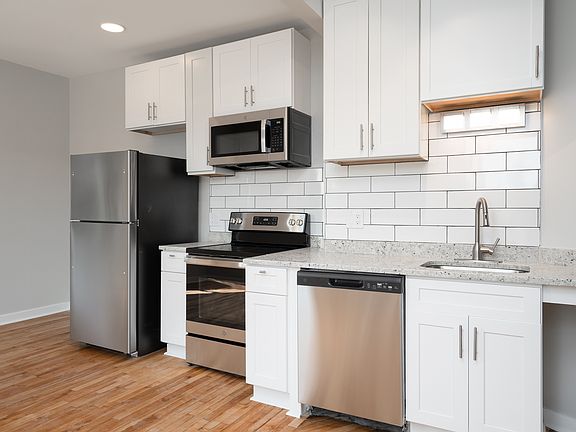 3rd image of 3402 University Ave SE APT 205