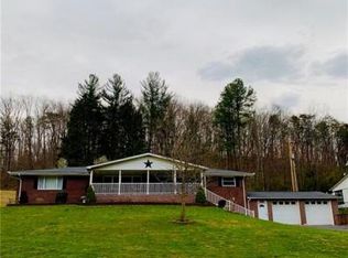 388 Hurricane Creek Rd, Hurricane, WV 25526