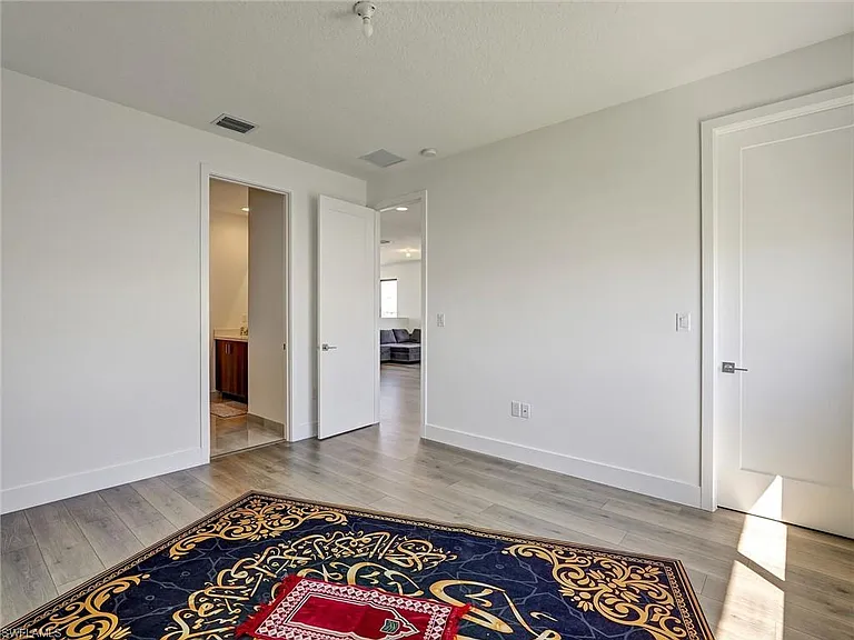 5126 Penella Ave — Photo 38