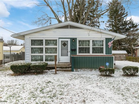 906 Valley Dr NW, North Canton, OH 44720