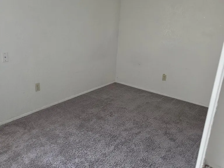 504 N Roosevelt Ave — Photo 7
