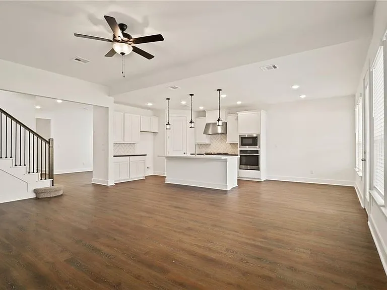 1821 Donetto Dr — Photo 10