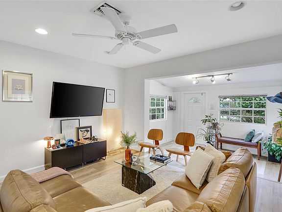 4th image of 421 SW 12th Court