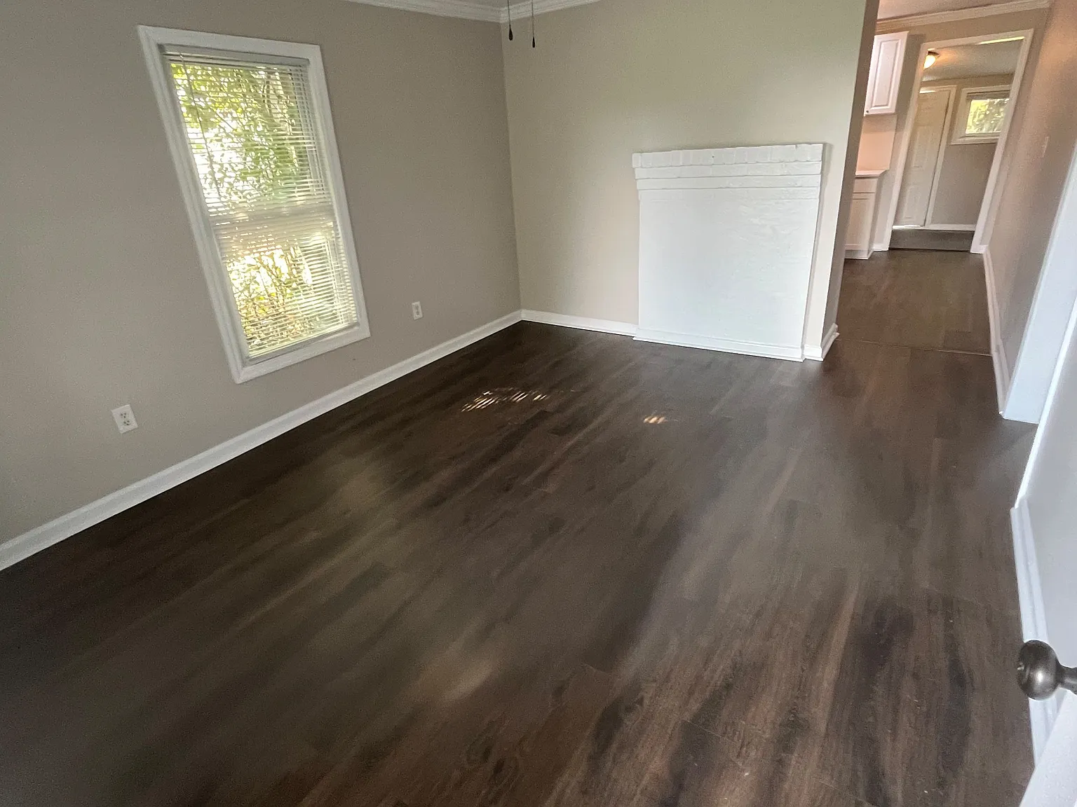 209 E Elm St — Photo 4