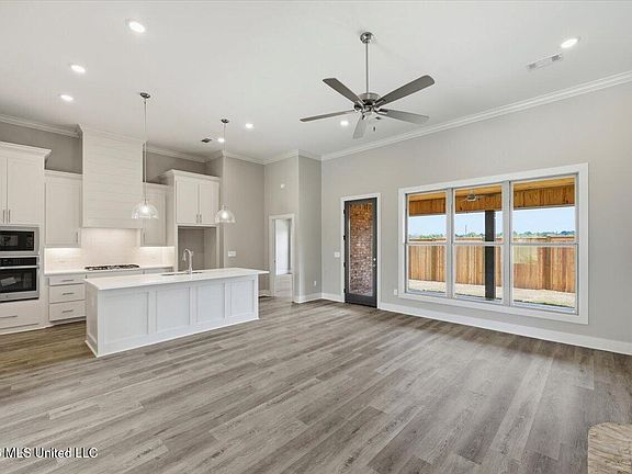 4th image of 1114 Old Court Xing