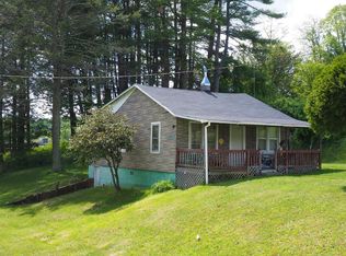 122 Gillespie Ln, Galax, VA 24333