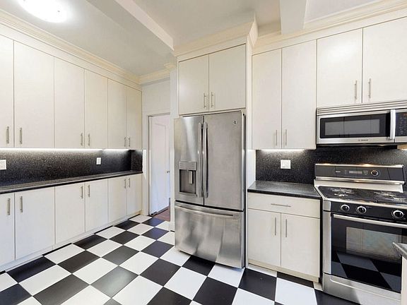 3rd image of 145 E 74th St APT 11A