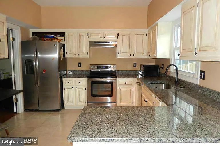 5512 Massachusetts Ave — Photo 32