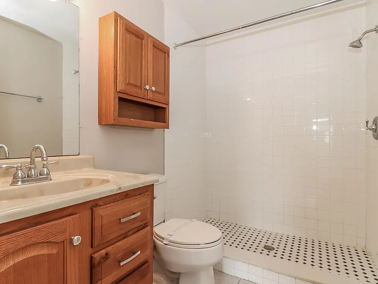 912 Axlewood Cir — Photo 11