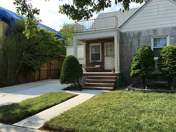 2nd image of 707 Lowell Ave