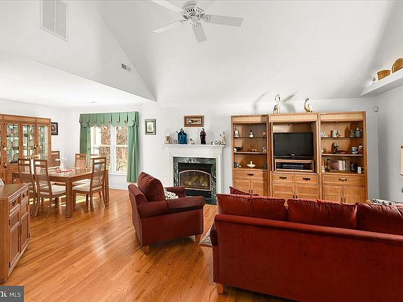3rd image of 201 Meadow Ct