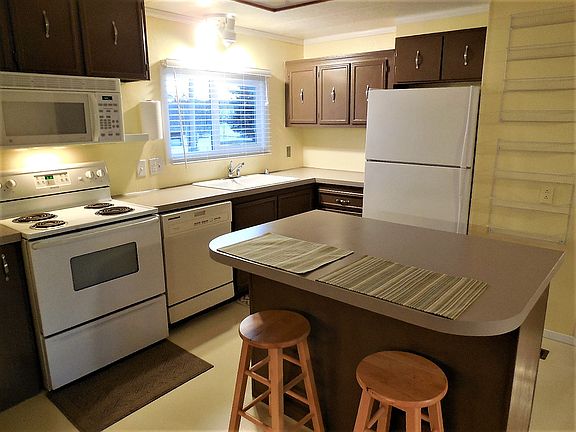 3rd image of 221 Yerger Dr