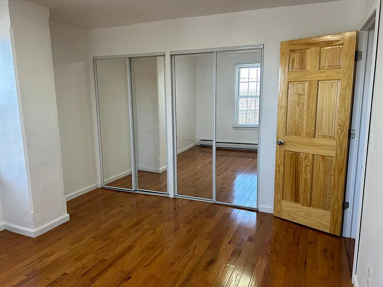 933 Wyandotte St — Photo 27