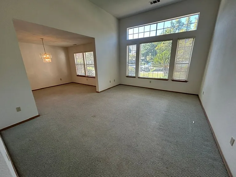 5730 W Laura Ct — Photo 10