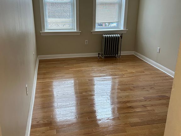 2nd image of 4725-4727 Chester Ave #B2
