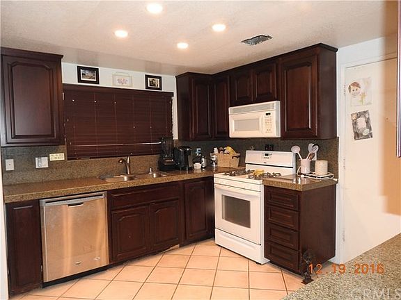 5th image of 39603 Currant Ct