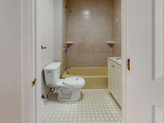 4th image of 161 Bennington St #2