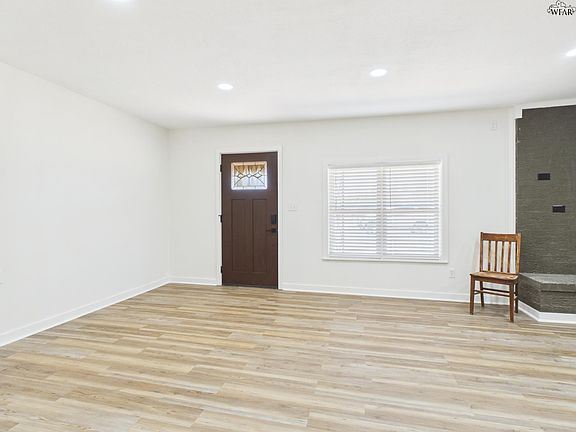 3rd image of 113 Easy St