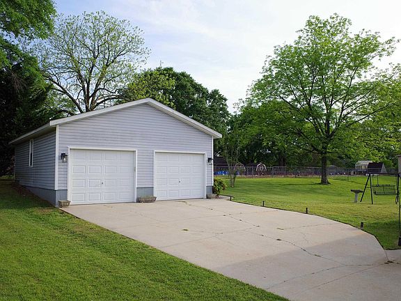 4th image of 5 Borden Cir
