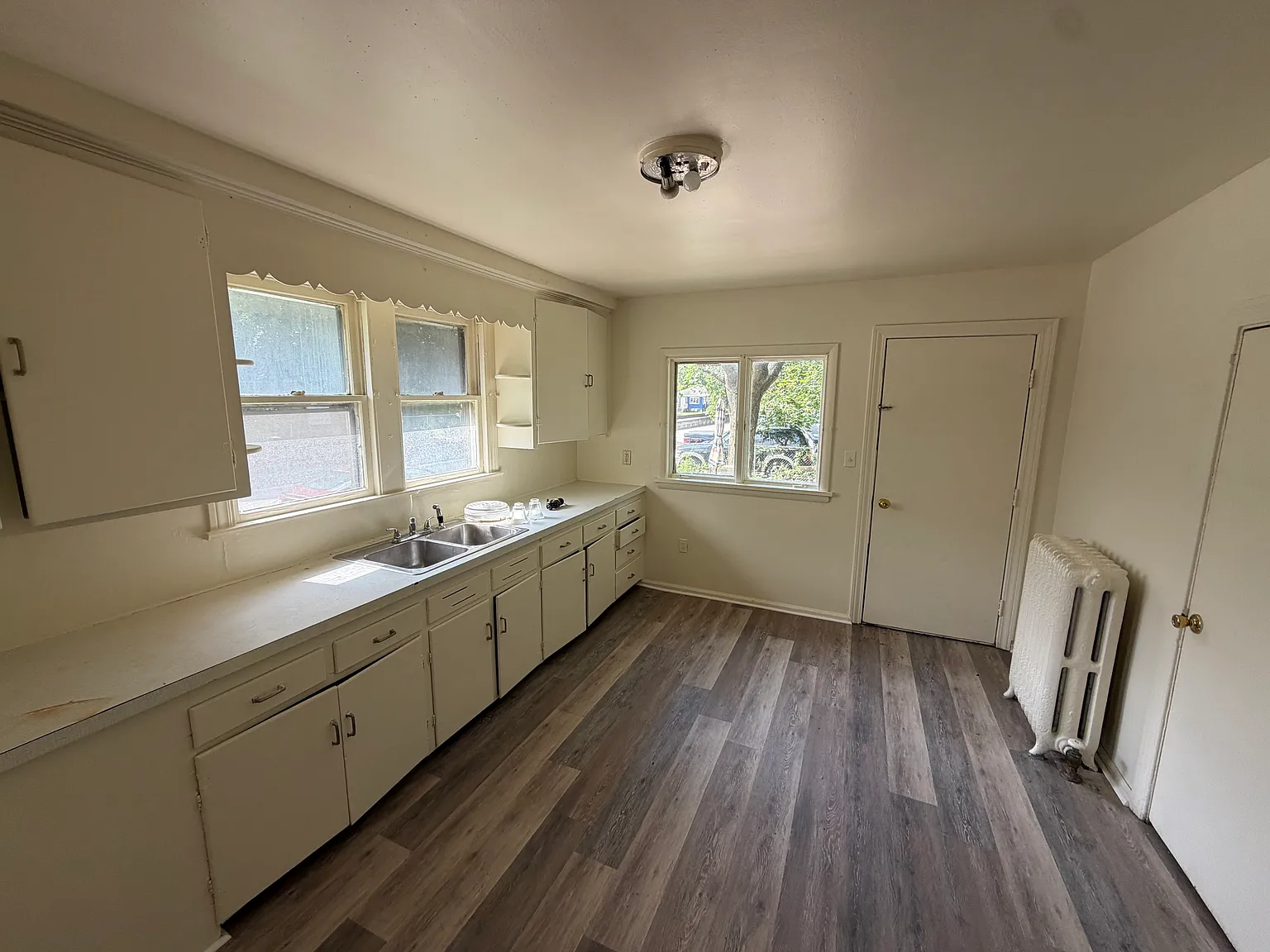 3 bed, 1200 sqft, $1,200 — Photo 3
