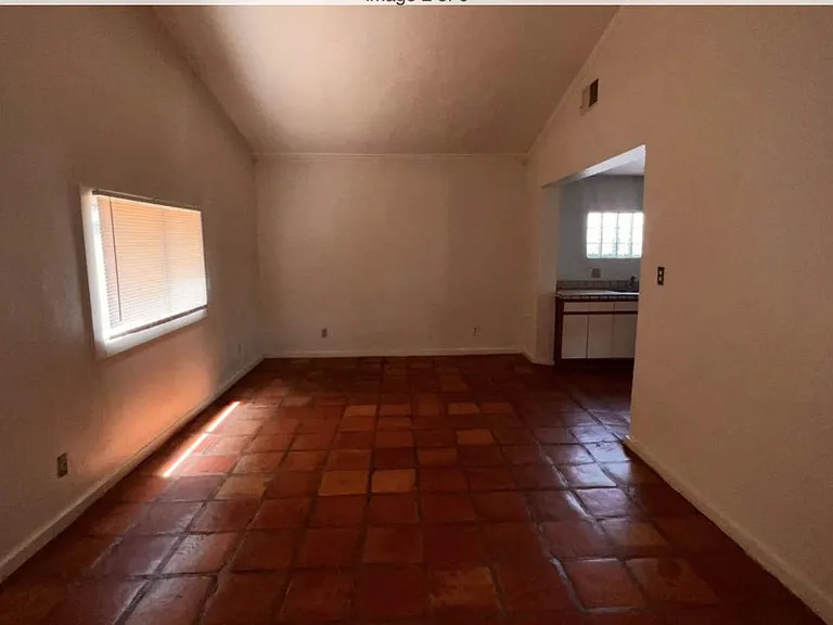 504 W Brown St — Photo 3