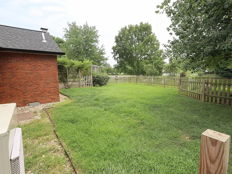 8231 Lake Terrace Dr — Photo 10