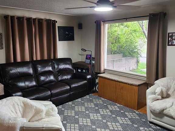 3rd image of 425 14th Ave N