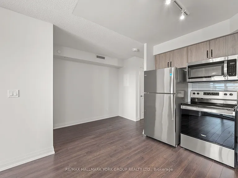 20 Meadowglen Pl #903 — Photo 10