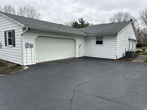 3rd image of 1112 Orchard Circle Dr