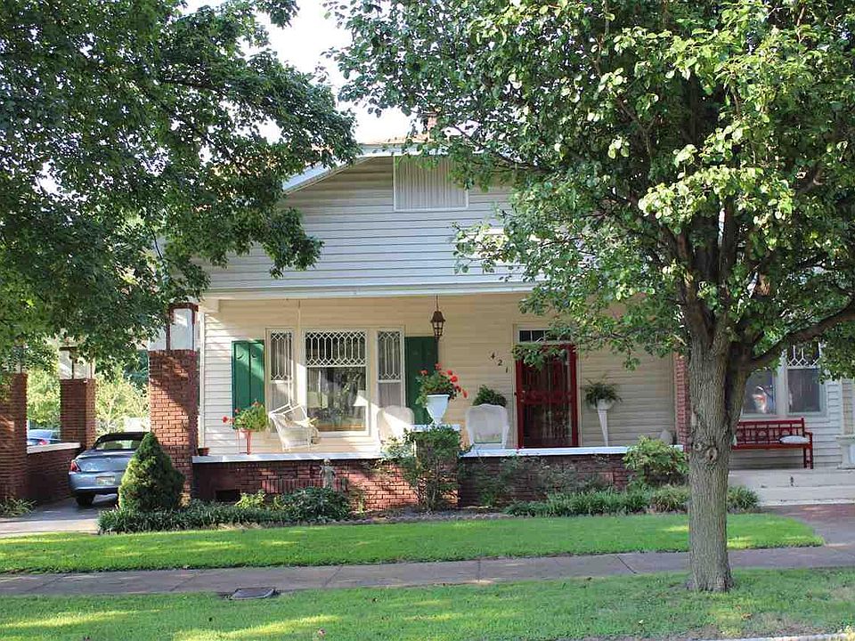 1st image of 421 W Washington Ave