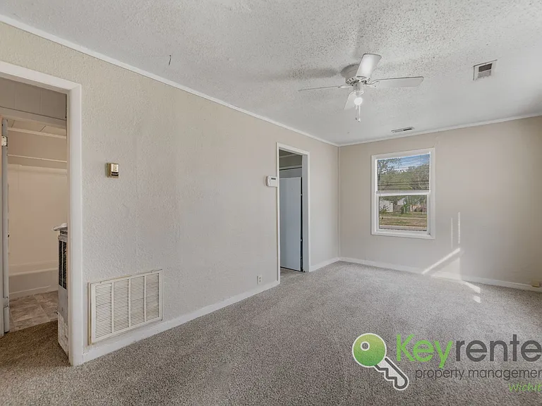 E Whitney Ln Duplex — Photo 5