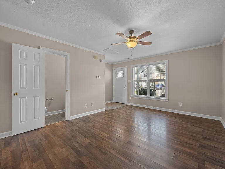 911 Springwood Dr — Photo 2