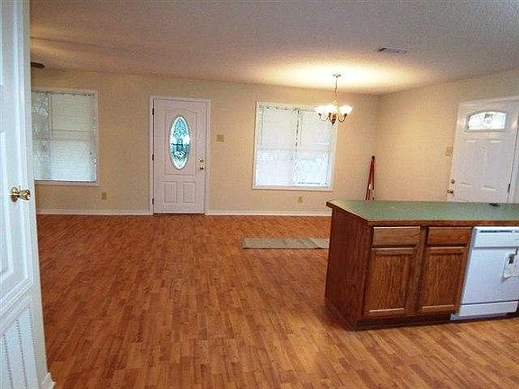3rd image of 214 Drew Ave