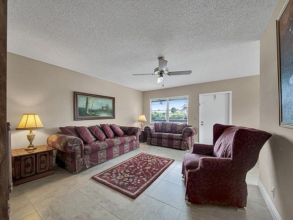 2nd image of 264 Farnham Cres #K