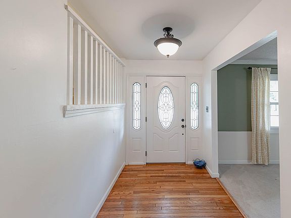 3rd image of 15963 Country Ridge Dr