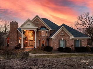 6 Kingspointe Lake Ct, Chesterfield, MO 63005