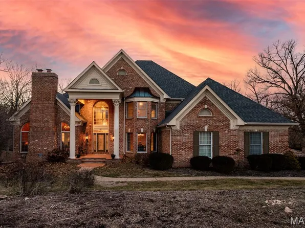 6 Kingspointe Lake Ct, Chesterfield, MO 63005