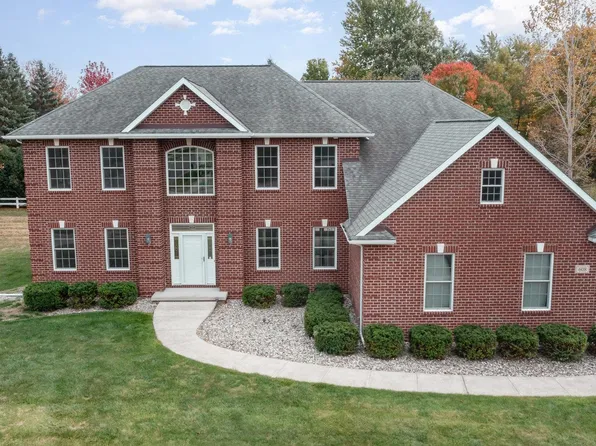 608 Shirewood Ln, Midland, MI 48642