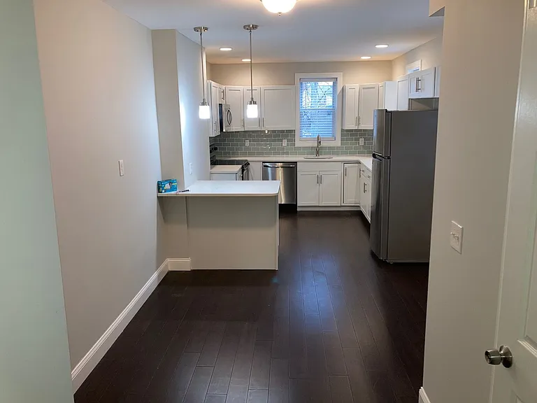 2225 W Thompson Street — Photo 5