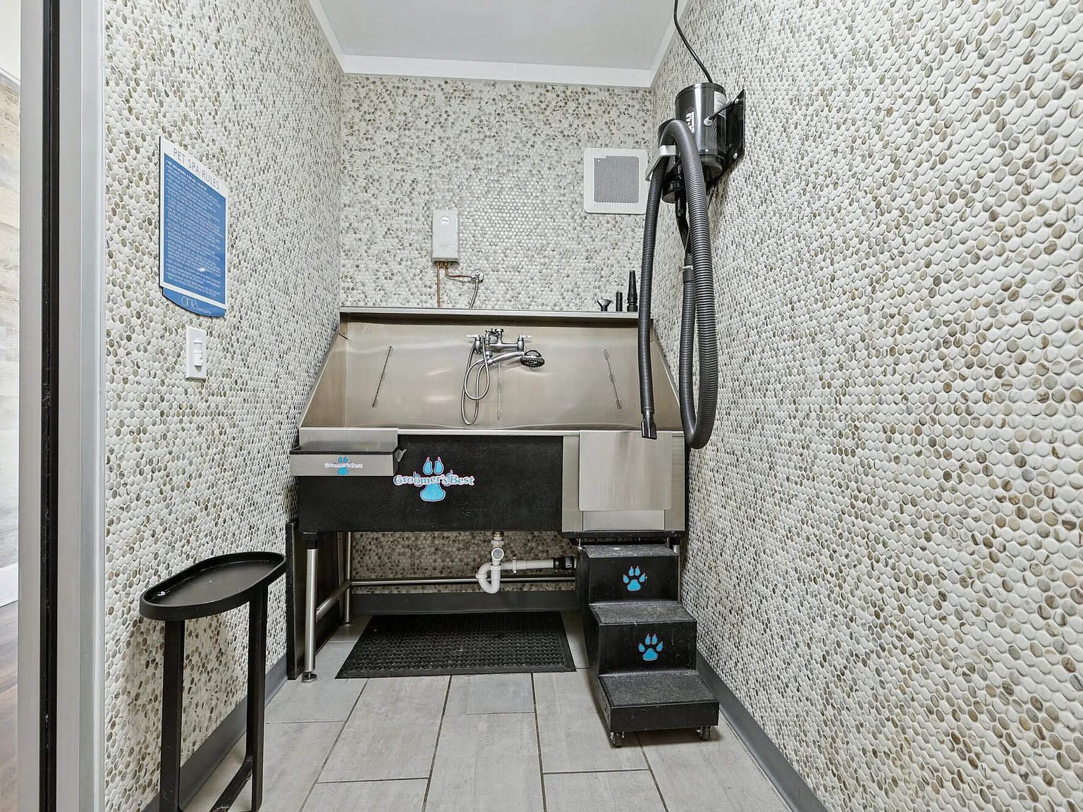 One Metrocenter — Photo 4