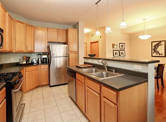 5th image of 2565 Franklin Ave