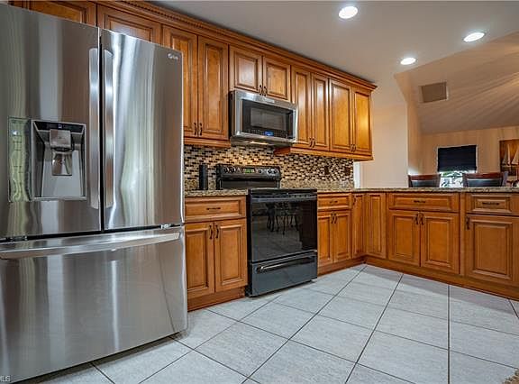 4th image of 4305 NW 33rd St